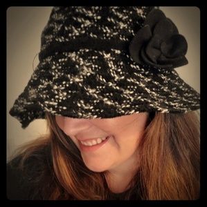 Wide Brim Bucket Hat w/Flower